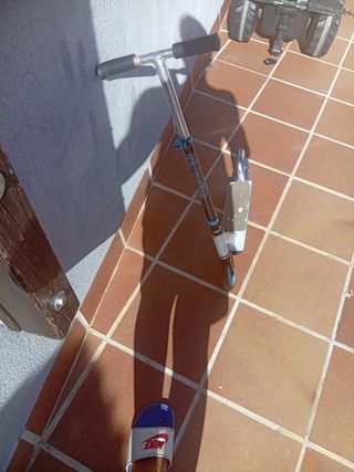 Patinete infantil blanco y azul