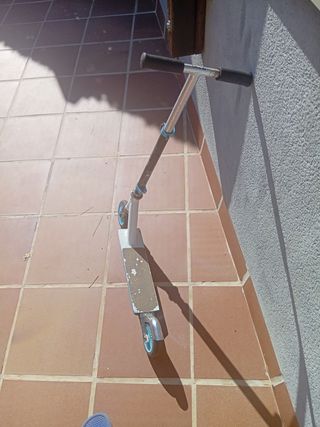 Patinete infantil blanco y azul