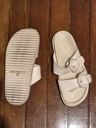 Sandalias Stradivarius blancas
