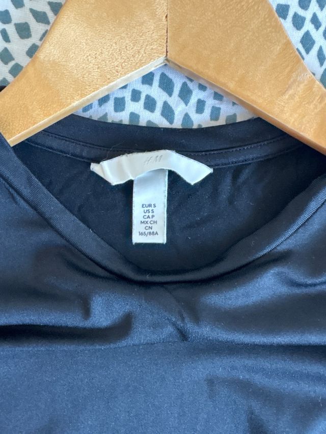 Camiseta H&M manga larga negra