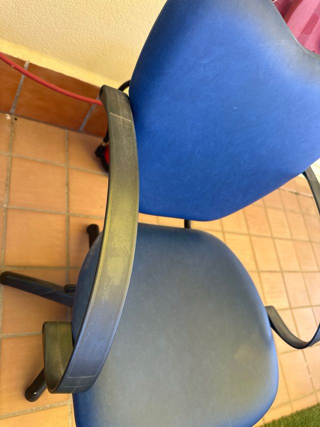 Silla de oficina azul muy cómoda