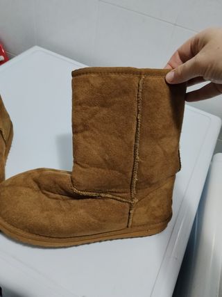 Stivali invernali marroni nessuna marca.