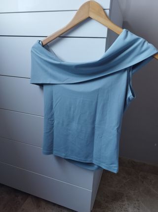 Camiseta azul cuello barco sin estrenar 