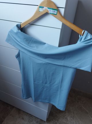 Camiseta azul cuello barco sin estrenar 
