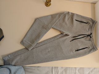 Pantalón chándal gris con cremallera