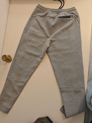 Pantalón chándal gris con cremallera