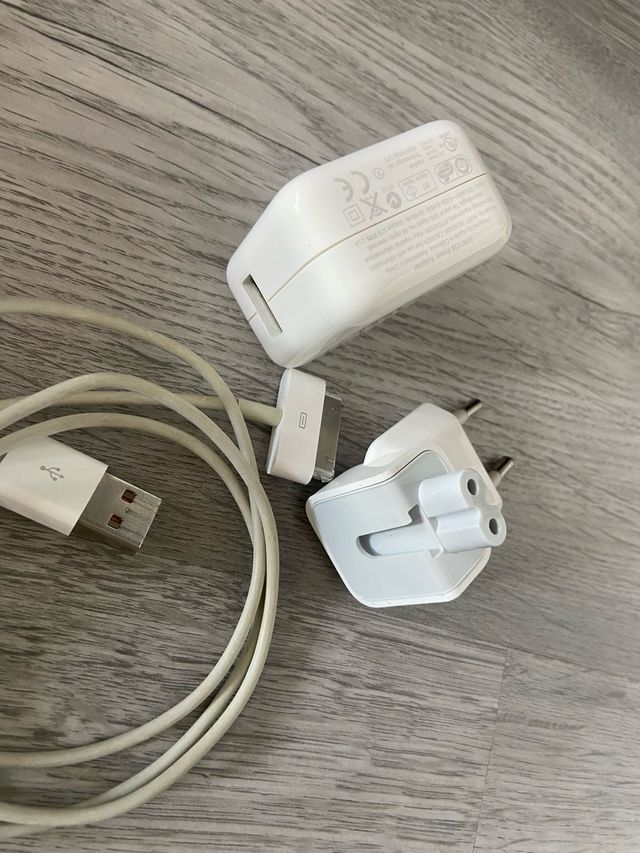 Cargador Apple Tablet + Cable USB