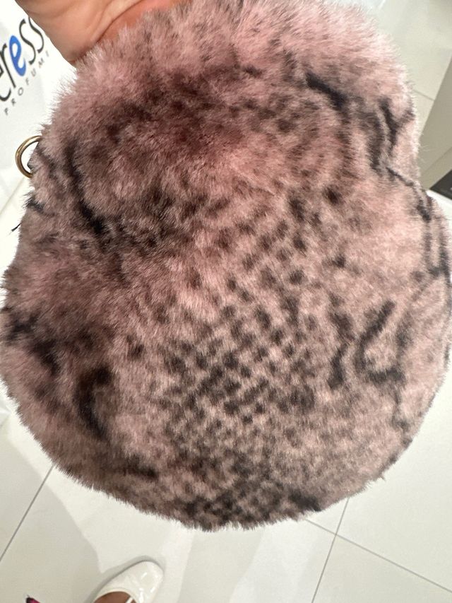 Borsetta rotonda con catena oro , foderata