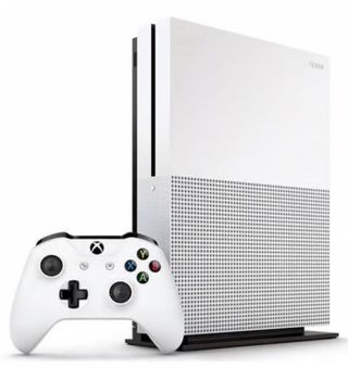 Xbox One S Blanca + Mando + Juego WWE 2k23