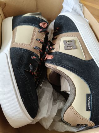 Zapatillas DC Shoes Beige, Negro y Marrón