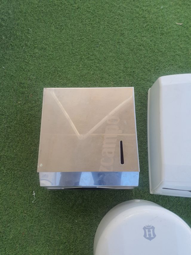 Dispensadores de Papel Baño (2 Blancos, 1 Metal)