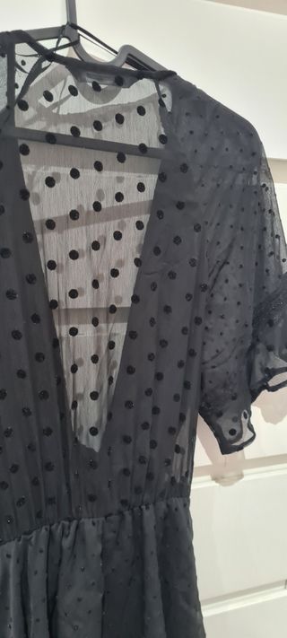 Vestido negro con lunares