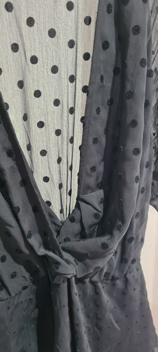Vestido negro con lunares