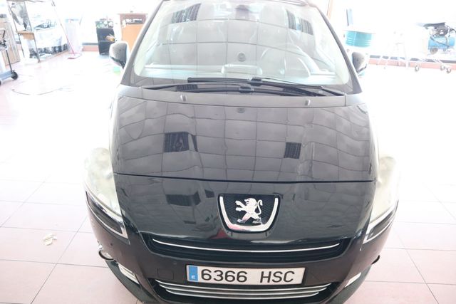 Peugeot 5008 2013
