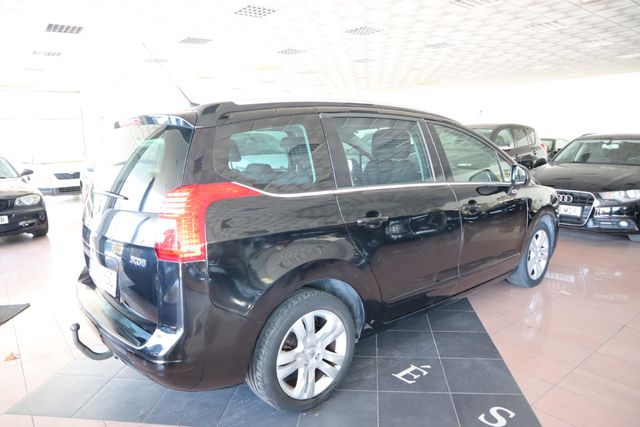 Peugeot 5008 2013