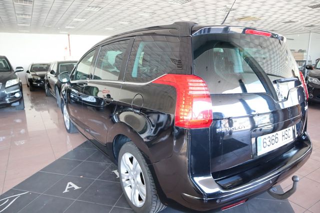 Peugeot 5008 2013