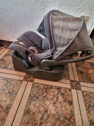 Seggiolino auto per bambini grigio
