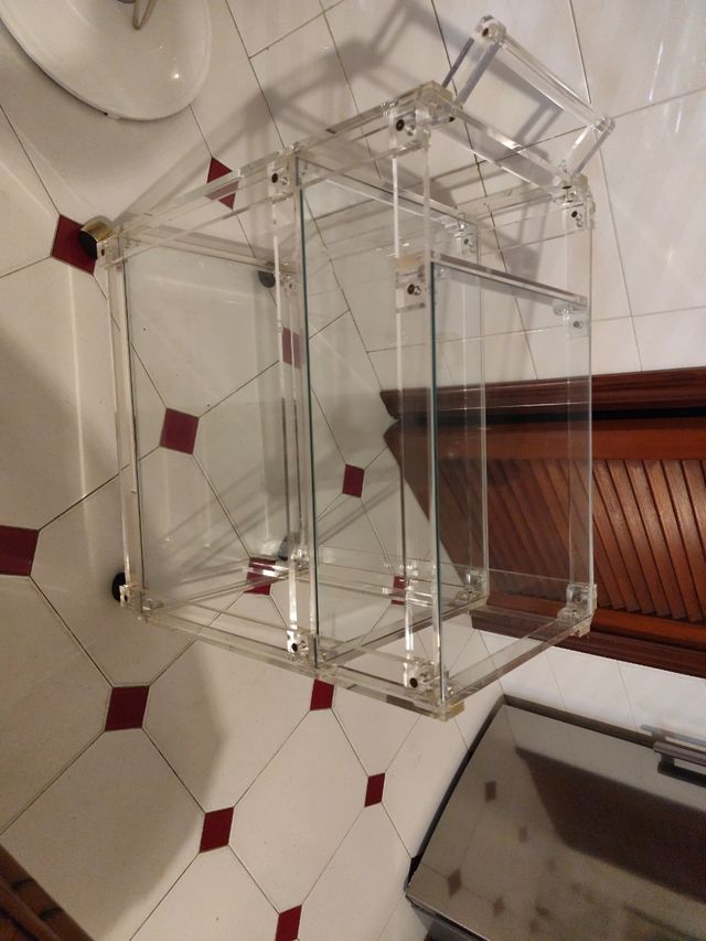 Camarera de metacrilato transparente