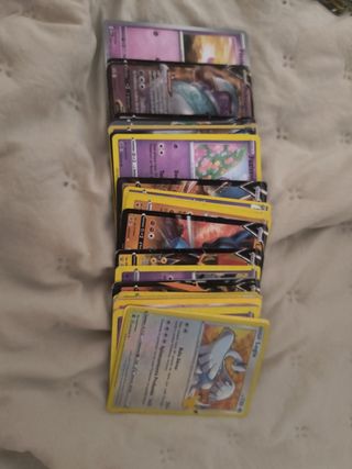 Cartas Pokémon Lugia y Jigglypuff falsas