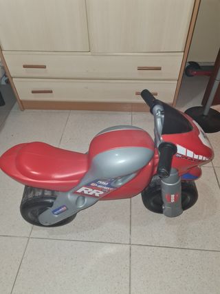 Moto de juguete roja y negra
(Perfecto estado)