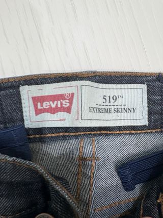 Pantalón Levis Negro Talla 16.  Color negro