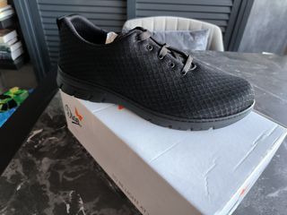 Zapatos de seguridad Dian negros talla 45.