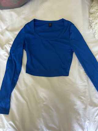 Crop top azul SHEIN manga larga y escote cuadrado