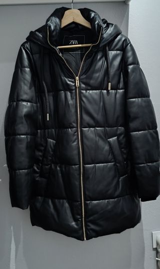 Abrigo acolchado negro Zara
