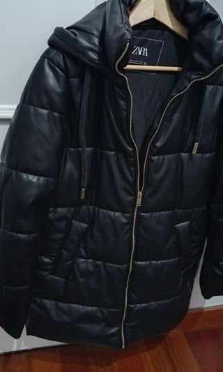 Abrigo acolchado negro Zara