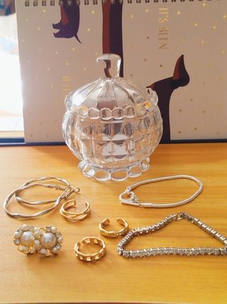 Bombonera cristal y lote joyas bisutería