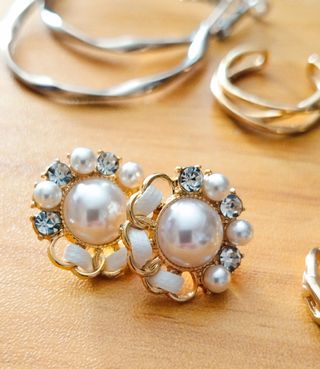 Bombonera cristal y lote joyas bisutería