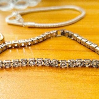 Bombonera cristal y lote joyas bisutería