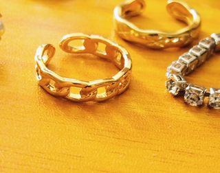 Bombonera cristal y lote joyas bisutería