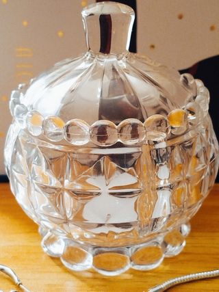 Bombonera cristal y lote joyas bisutería