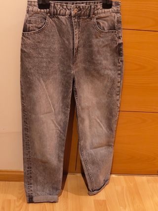 Pantalones grises vaqueros
