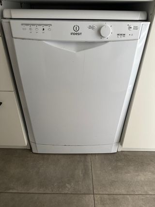 Lavaplatos lavavajilla Indesit