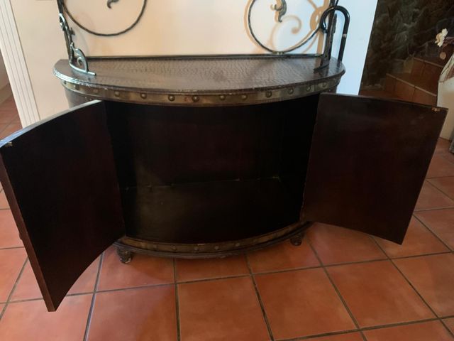 Aparador de hierro y madera