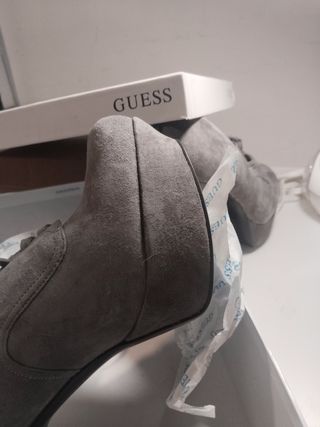 Zapatos Guess Nuevos, plataforma .grises ante.T.40