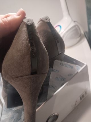 Zapatos Guess Nuevos, plataforma .grises ante.T.40