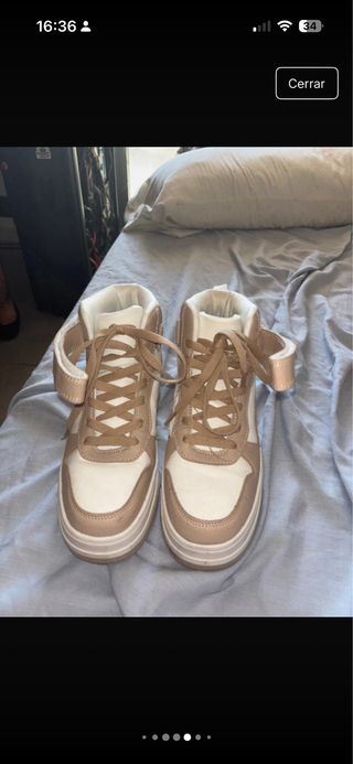 Zapatillas altas beige y blancas