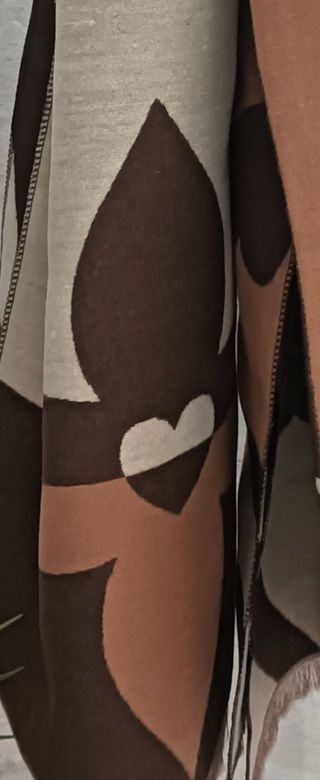 Pañuelo estampado marrón y beige