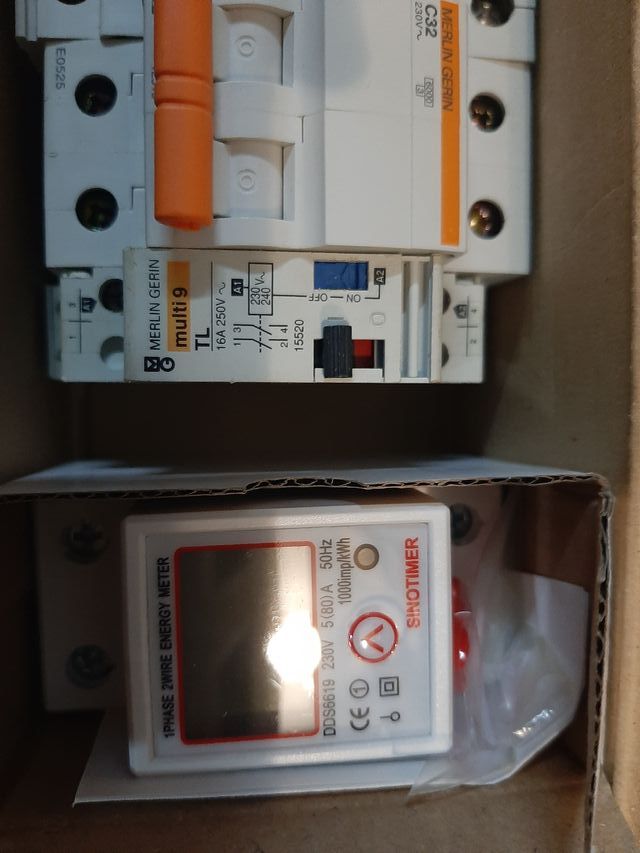 Diferenciales, magnetotérmicos y medidor de consum