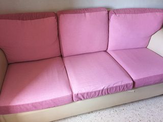 Sofá de 3 plazas beige y rosa muy cómodo 