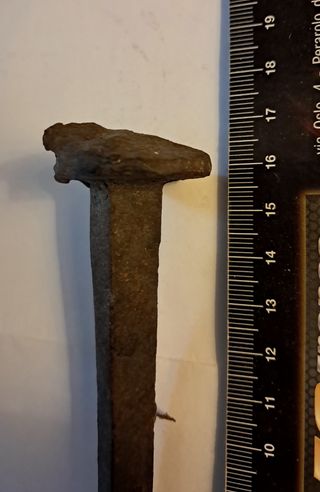 Antico chiodo in ferro battuto