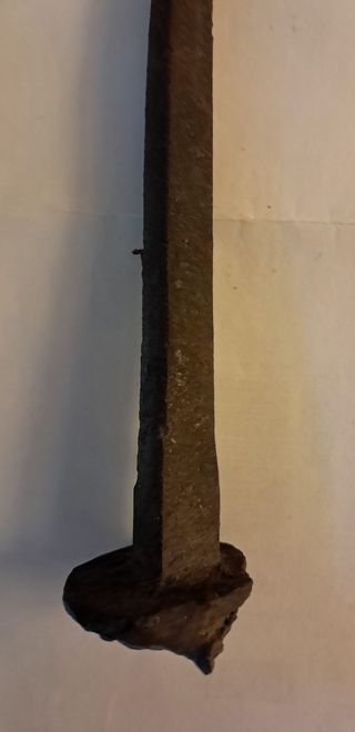 Antico chiodo in ferro battuto