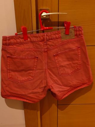 Pantalones cortos Pull&Bear rojos