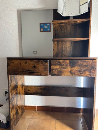Tocador de madera con espejo y cajones