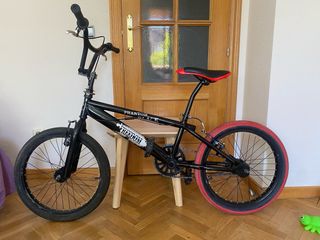 BMX Phantom Freedom Negra Ruedas Rojas