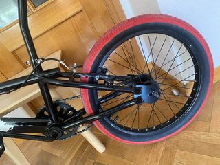 BMX Phantom Freedom Negra Ruedas Rojas