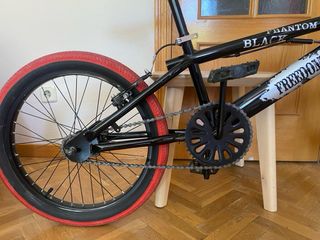 BMX Phantom Freedom Negra Ruedas Rojas